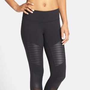 ALO legging- size XS. Only worn a few times